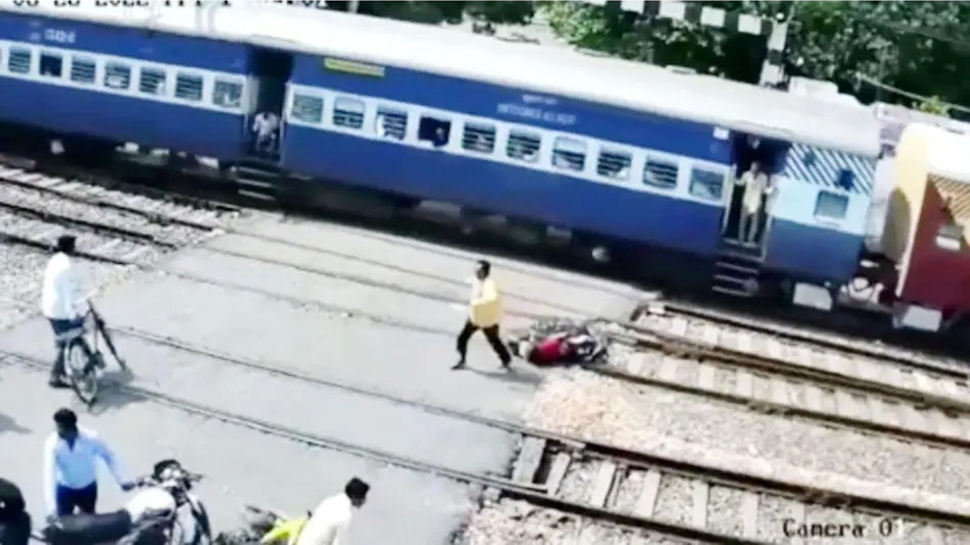 The train coming at a speed of 110 kmph caused damage to the bike etawah