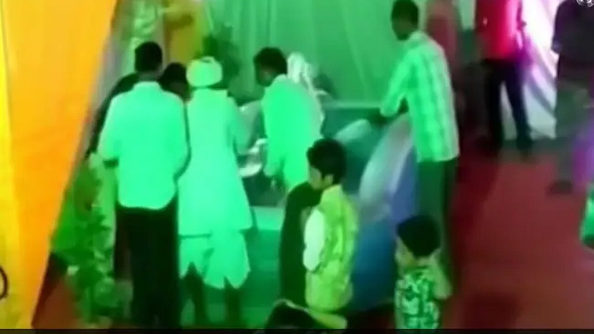 Wedding Viral Video: villagers started washing the plate from the fountain