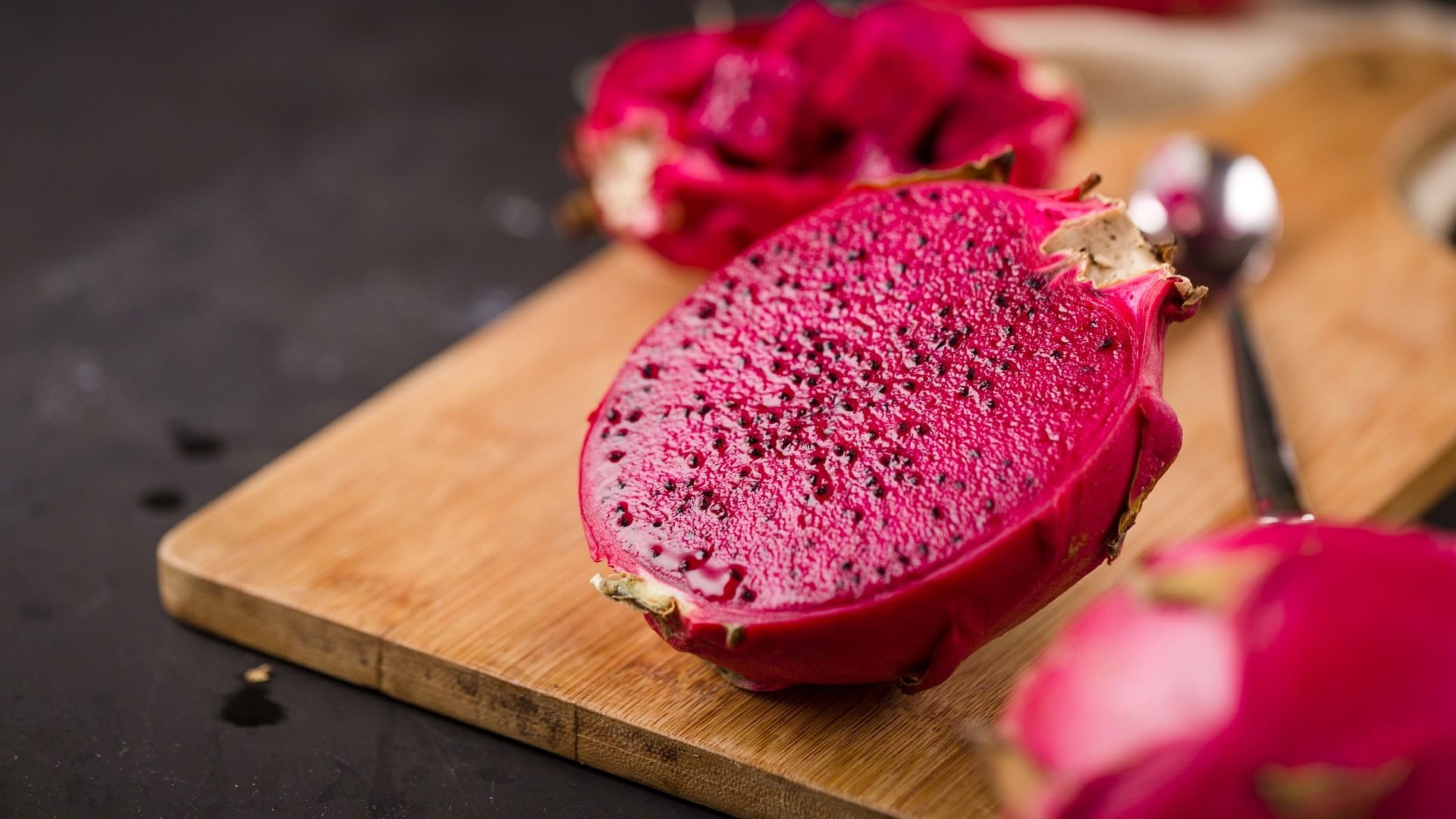 know the benefits of Dragon Fruit in hindi: How to control type two diabetes and obesity