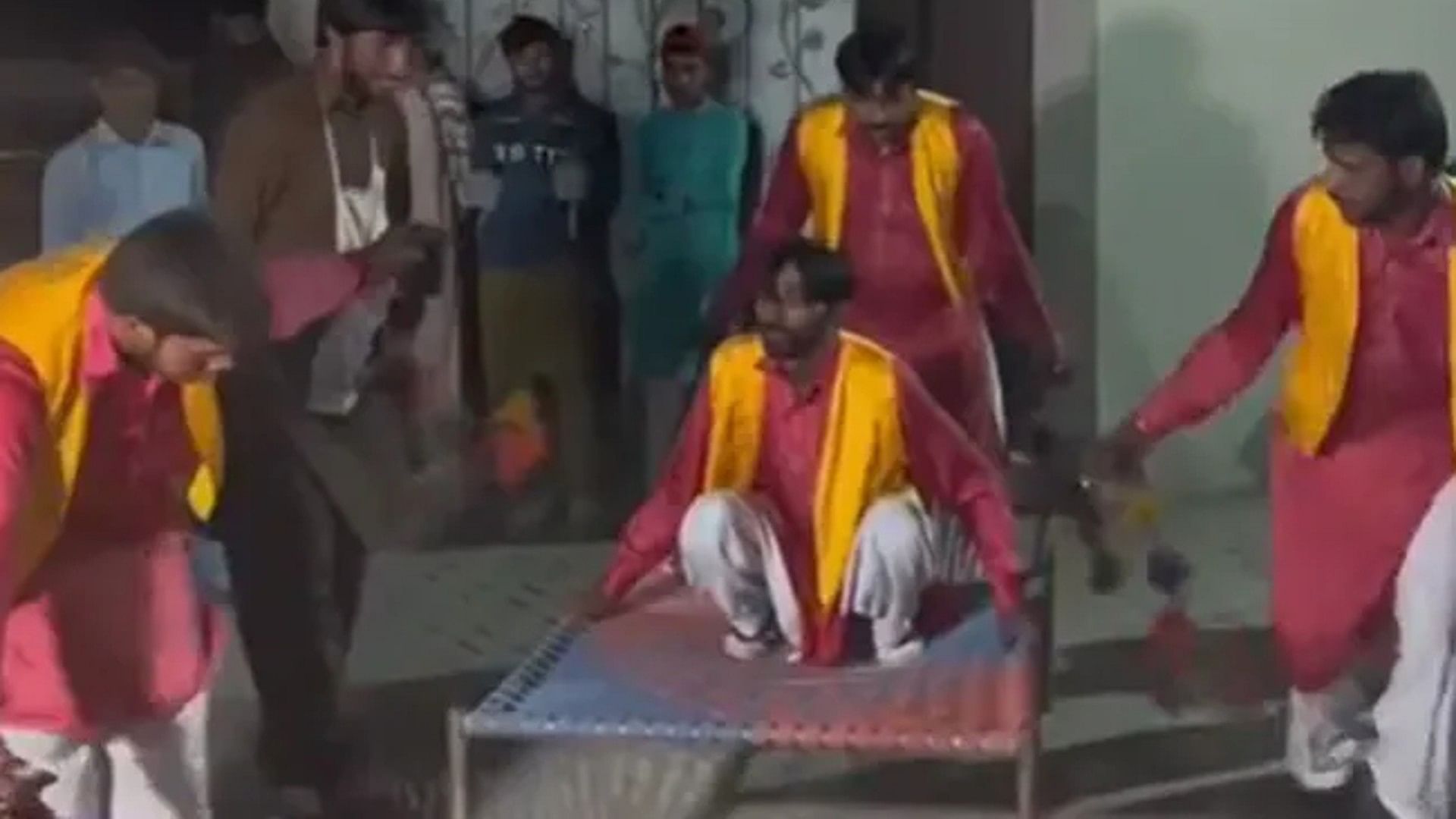 Viral Video: khatiya dance is going viral after nagin dance murga dance dance gutkha dance