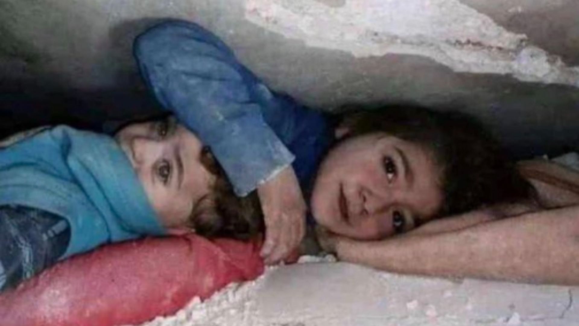 Turkey-Syria Earthquake Photos: trapped girl under earthquake debris cried for rescue in turkey and syria