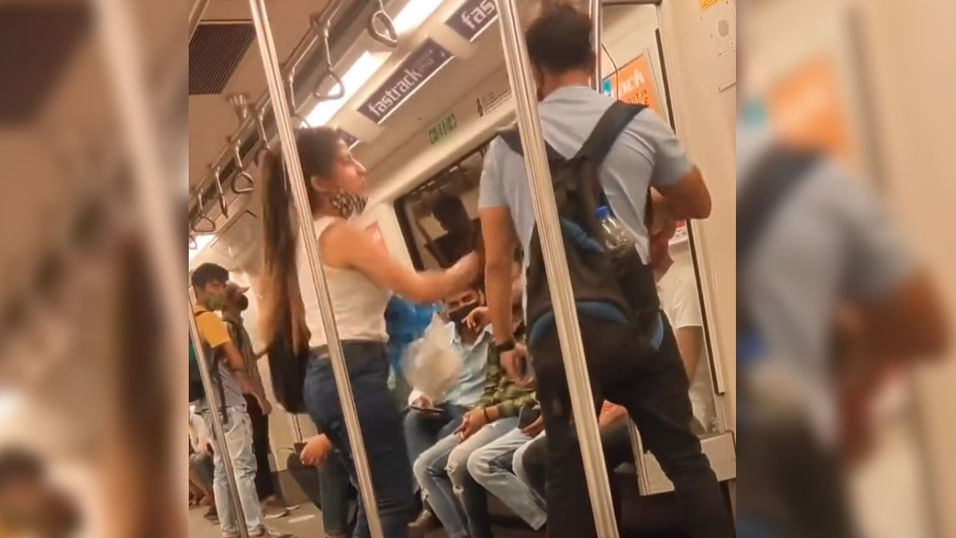 Delhi Metro Fight Video girl fight with her boyfriend she slapped him and says Who doesn't get a boy like you
