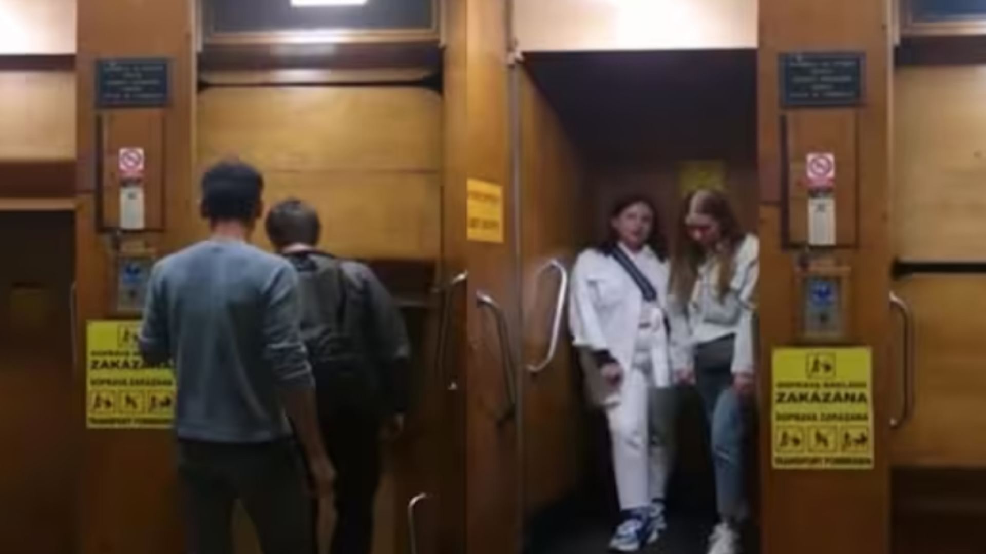 Weird Elevator viral video of weird lift without door risky elevator