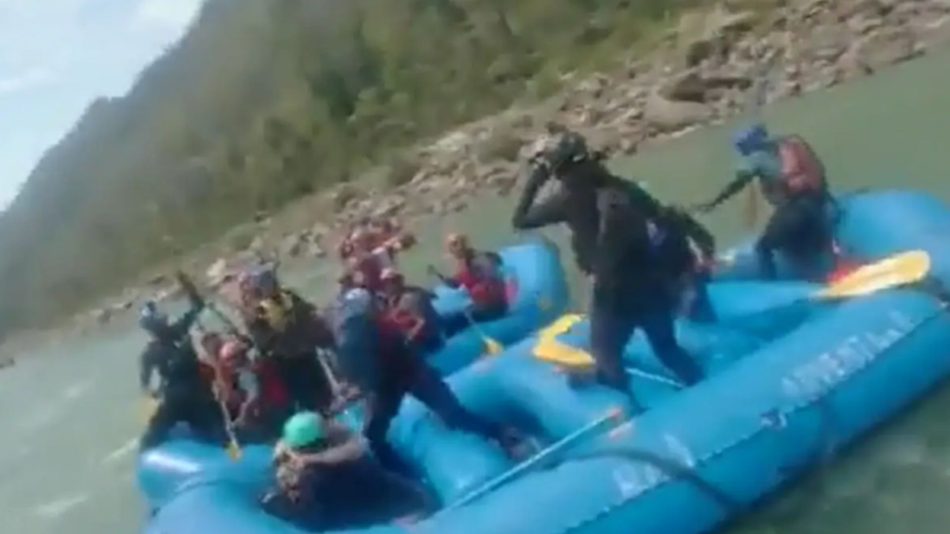 Viral Video Tourists Fight While River Rafting In Rishikesh Uttarakhand