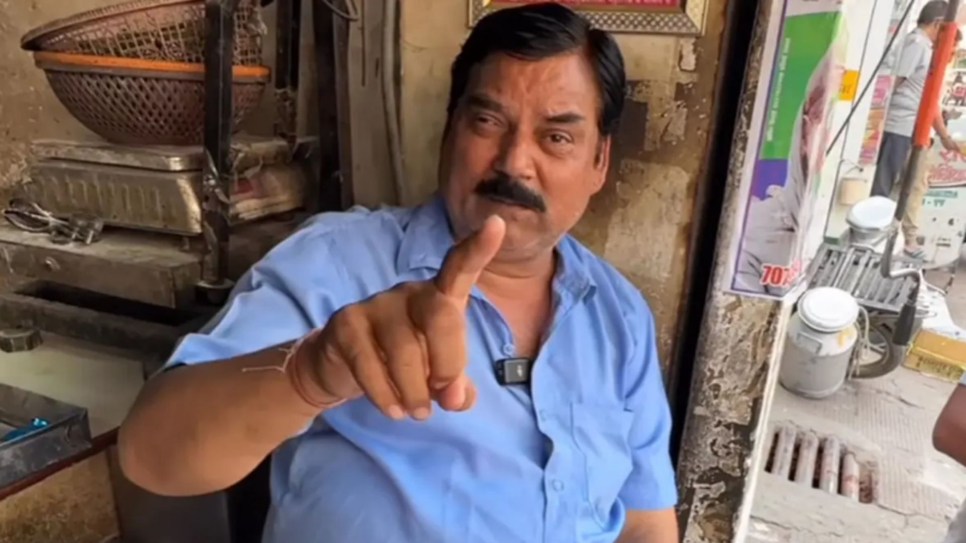 Ajab Gajab man told that everyone has 7 fathers know how trending funny viral video