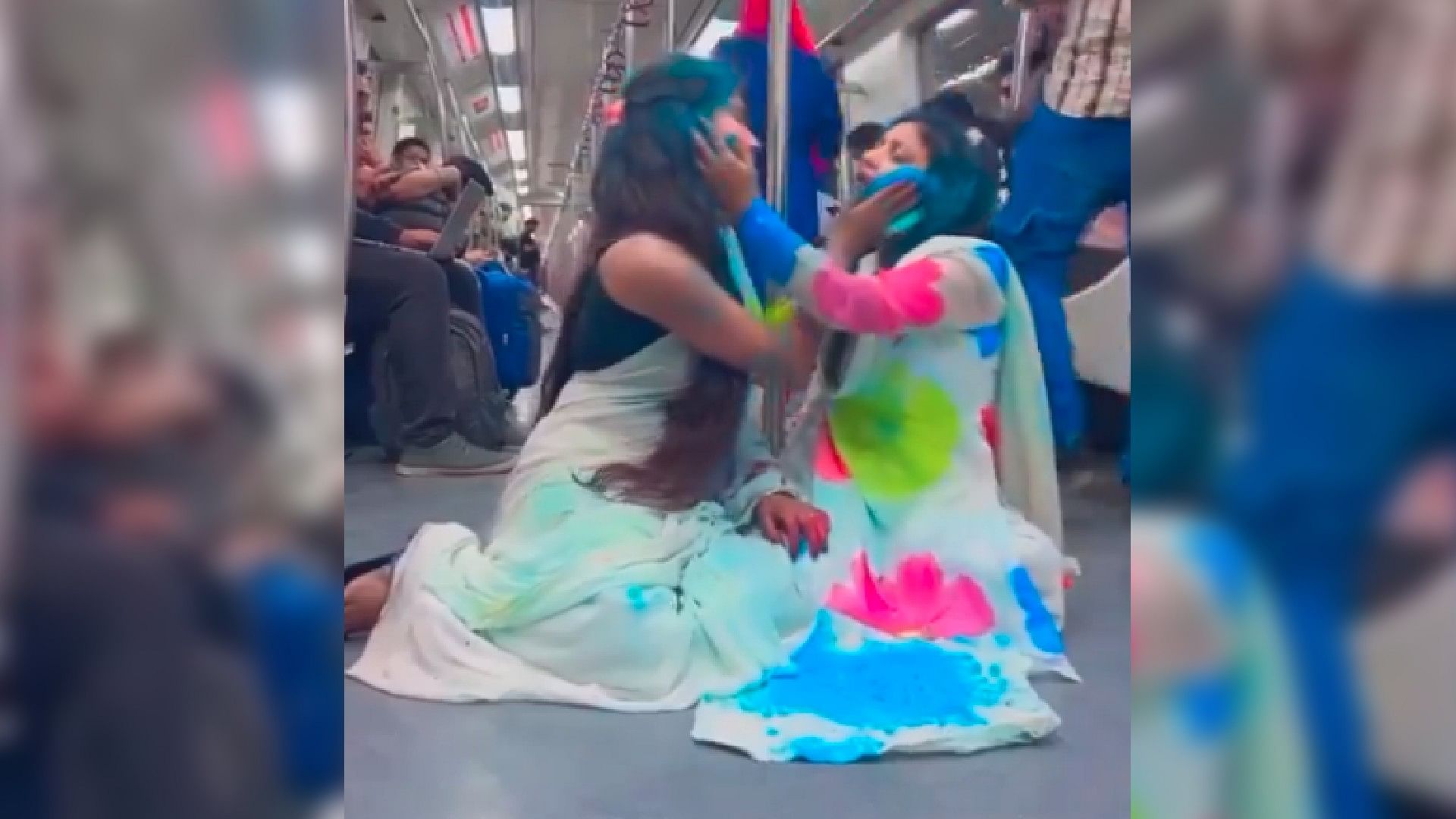 Viral Video: delhi metro girls play holi on floor video viral dmrc