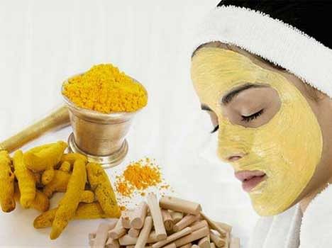 निखरी त्वचा चाहिए तो ये 5 हल्दी फेसपैक आजमाएं - Turmeric Face Packs For Glowing Skin - Amar Ujala Hindi News Live