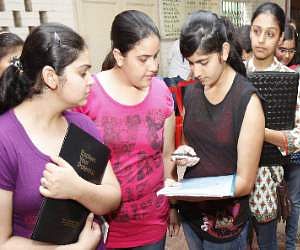 डीयू की चौथी कट ऑफ लिस्ट जारी - Fourth Cut Off List Of Delhi University ...