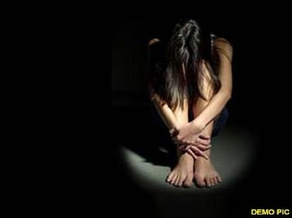 Rape Karke Choti Xxx Videos - à¤•à¥à¤¤à¥à¤¤à¥‹à¤‚ à¤¸à¥‡ à¤¬à¤šà¤¨à¥‡ à¤•à¥‡ à¤²à¤¿à¤ à¤›à¤¿à¤ªà¥€ à¤¥à¥€ à¤¯à¥à¤µà¤¤à¥€, à¤à¥à¤—à¥à¤—à¥€ à¤®à¥‡à¤‚ à¤–à¥€à¤‚à¤šà¤•à¤° à¤•à¤¿à¤¯à¤¾ à¤°à¥‡à¤ª - Man Raped  The Afraid Girl In Slum. - Amar Ujala Hindi News Live