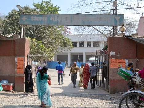 महिला अस्पताल में भी नहीं स्त्री रोग विशेषज्ञ - There Gynecologist At
