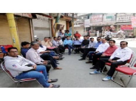 sarrafa market close even second day, affected crores business