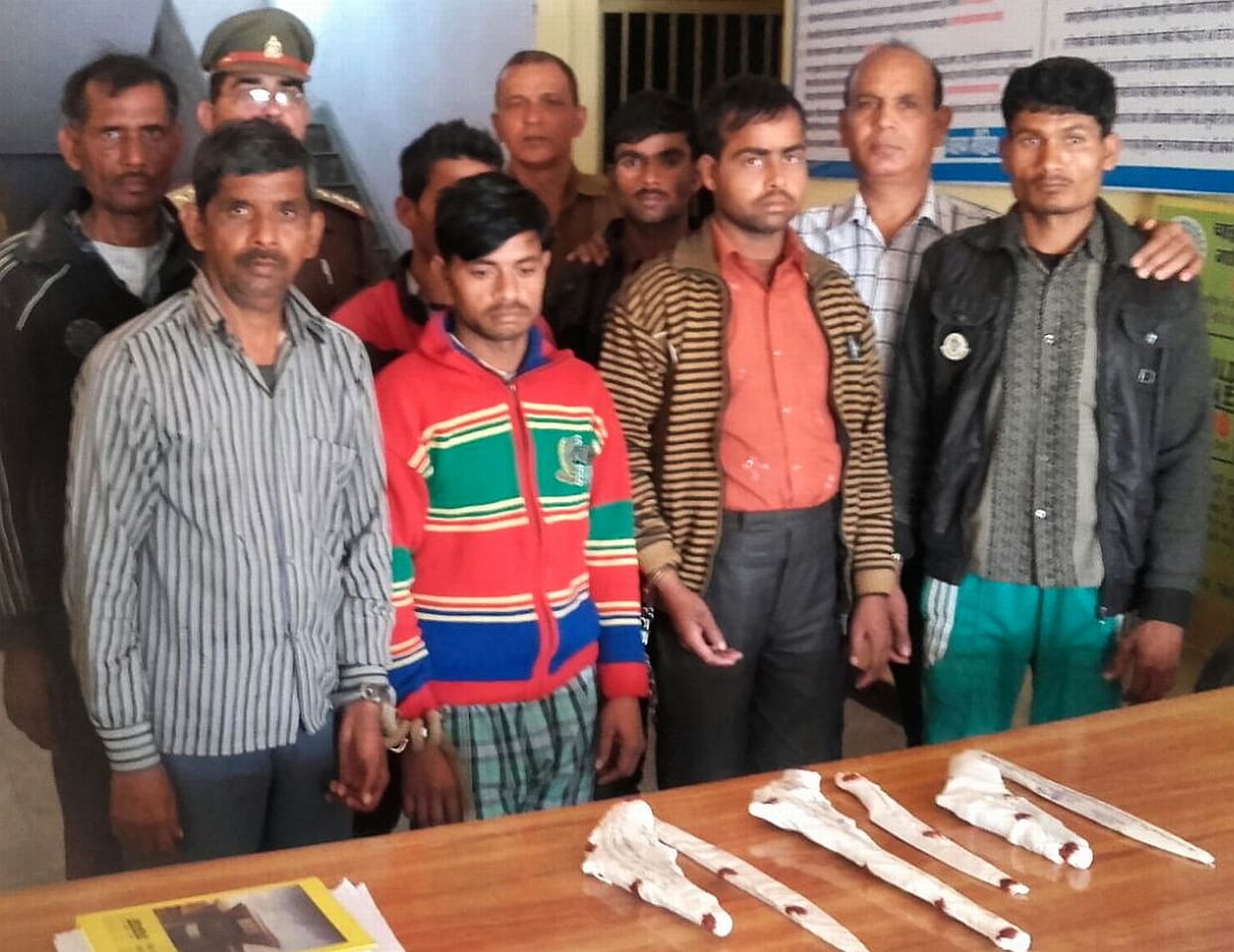 Wire-transformer burglar gang 8 crook arrested