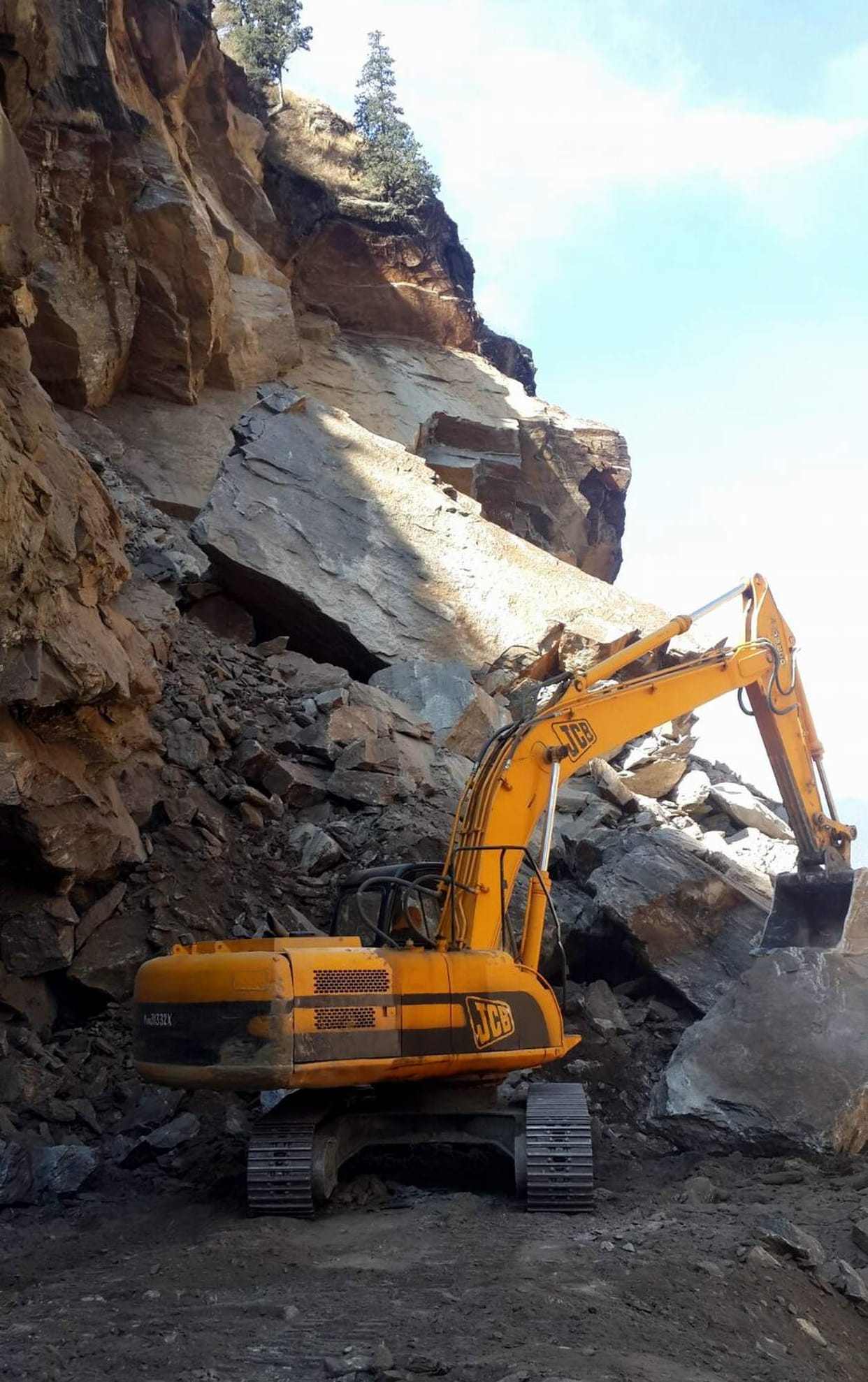 landslide on joshimath highway route.