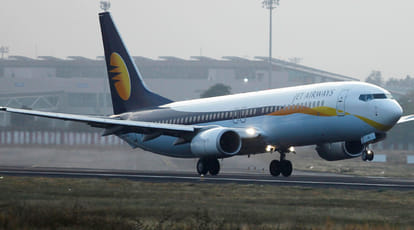 Jet airways flight hits the runway, Tyre brust 