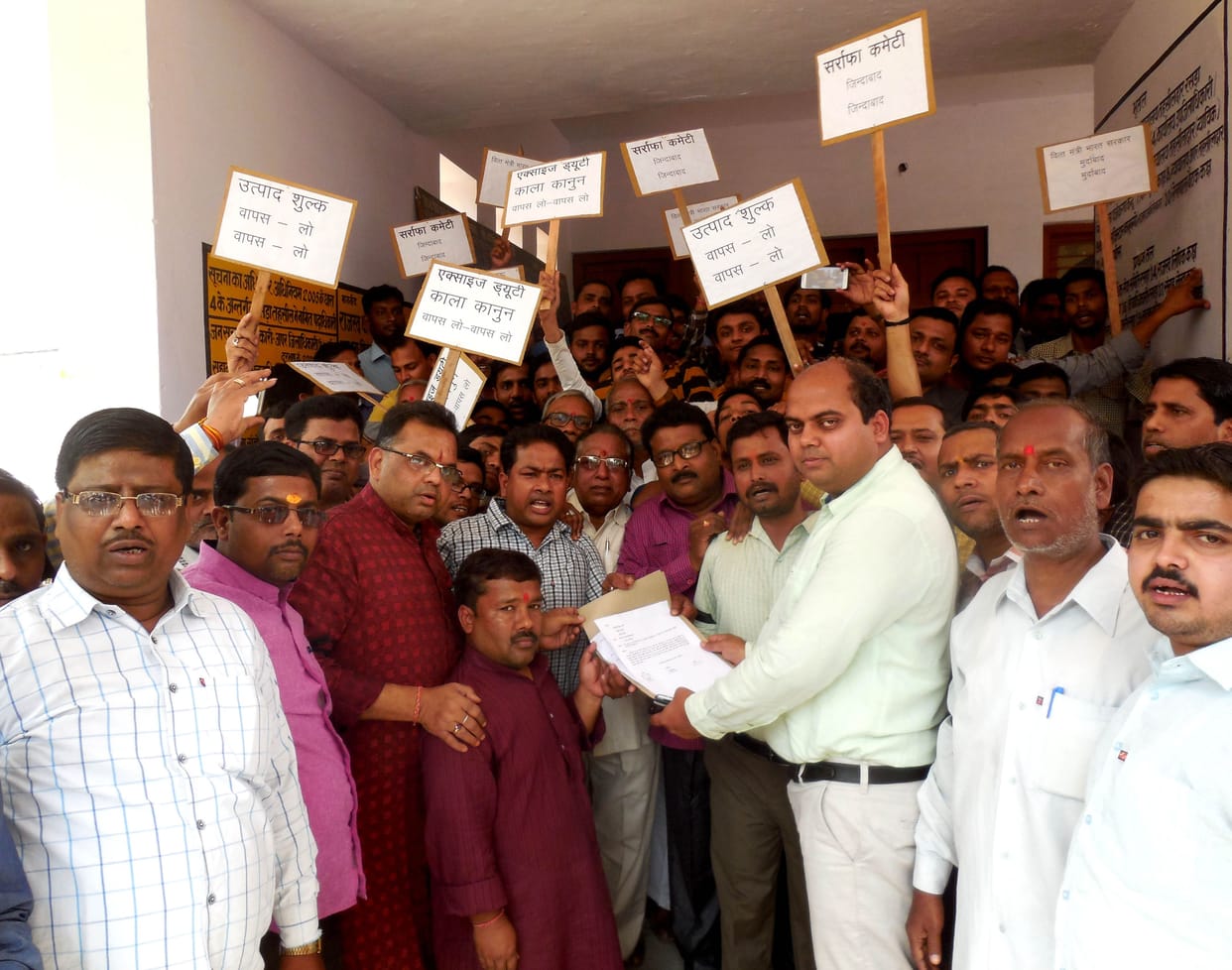 jewelry traders kept shops closed 