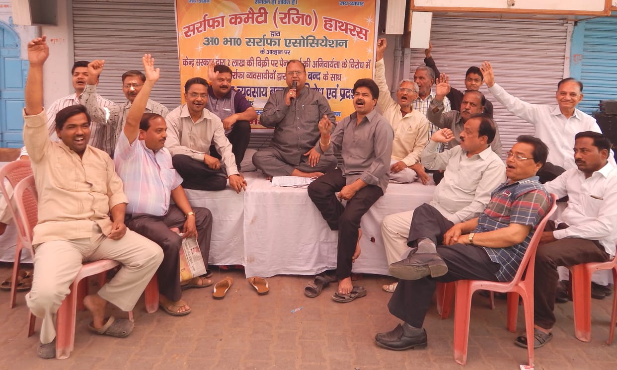bullian bussines close on second day of strike