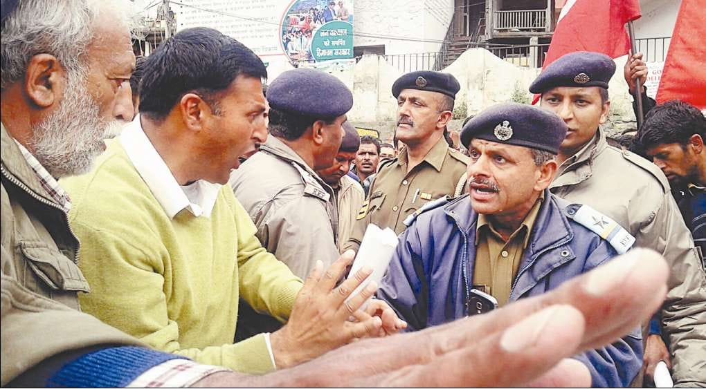 protest by kisan sabha in rohru shimla illegal apple orchards in himachal himachal high court