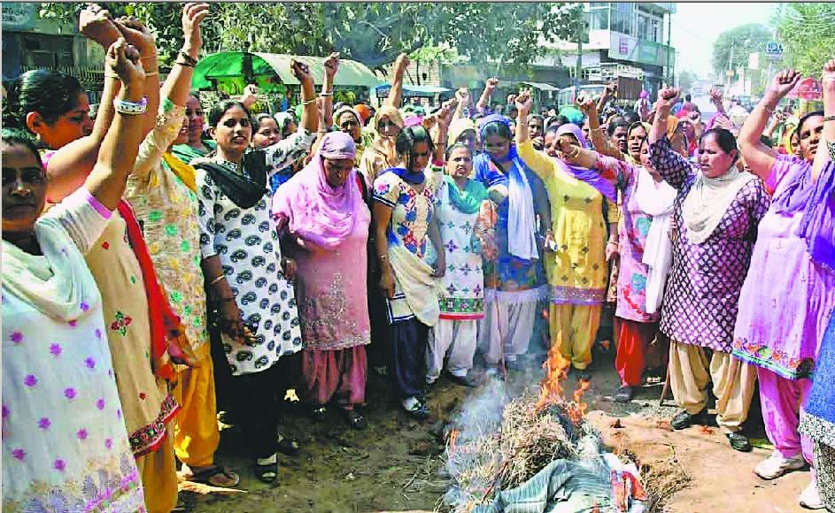 anganwadi workers, mohali news, hindi news, public protest, hindi news, amar ujala news