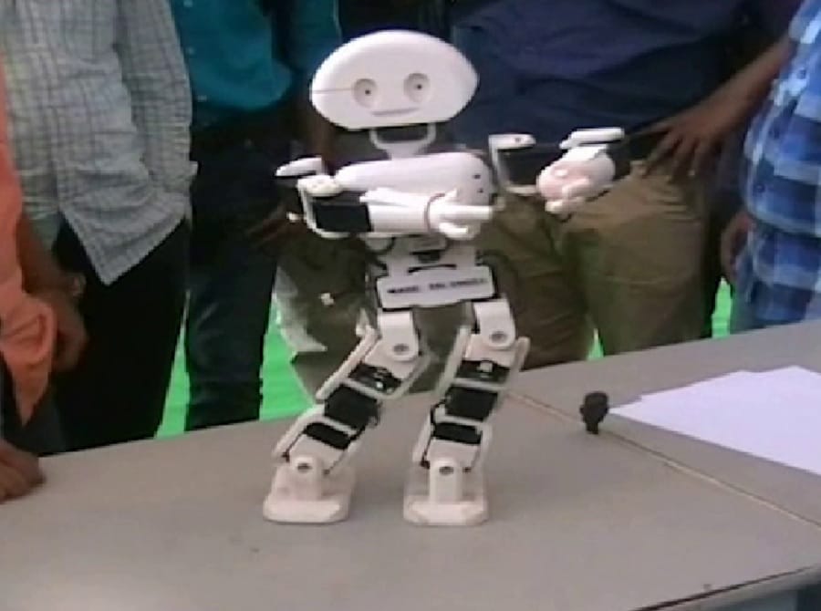 Now the robot will clean thesolar panels  without water