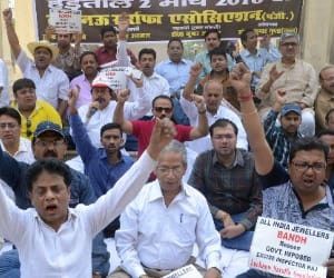 Big lose to UP govt from goldsmiths strike.