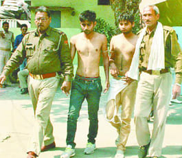 Two thugs, beat up, bagpat crime