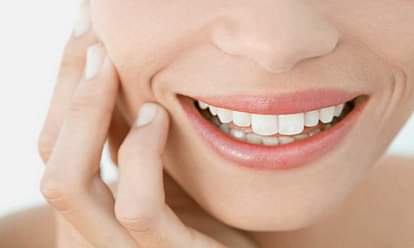 These 5 home remedies can help you to whiten your teeth naturally