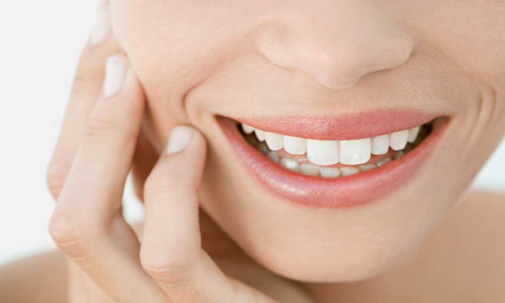 These 5 home remedies can help you to whiten your teeth naturally