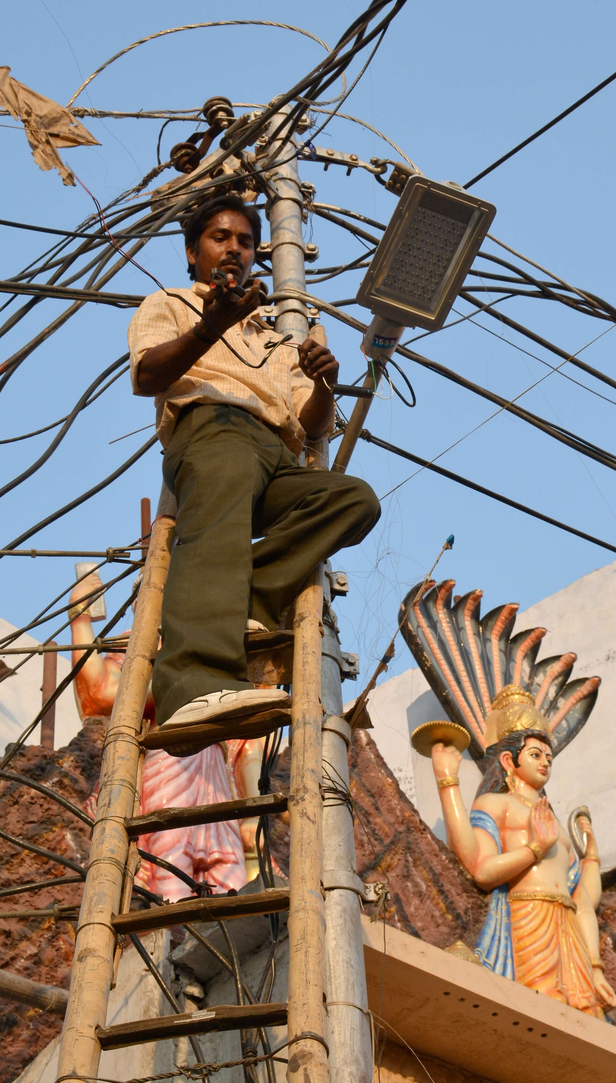 Underground power cables gift 