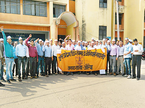 Vehicle procession expressed protest