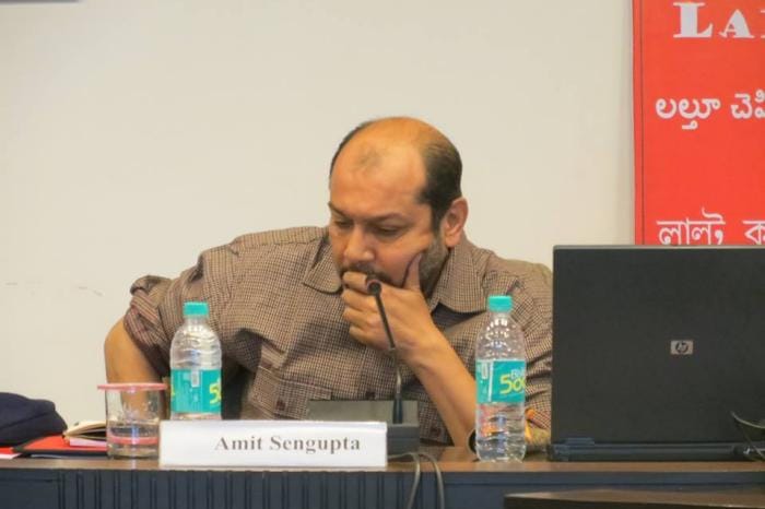 IIM professor resignation, accusations at the center.