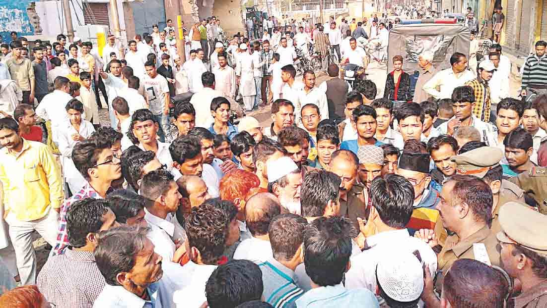 smuglar attack on police