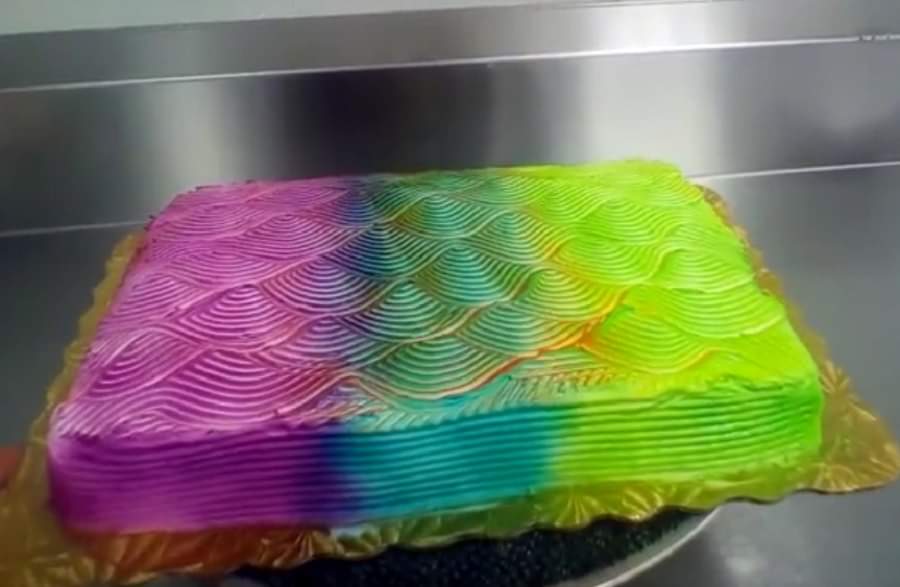 रंग बदलने वाला केक