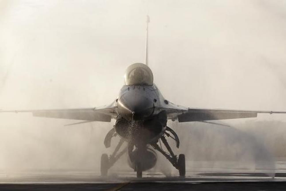 pakistan and america deal final for f-16 fighter jet