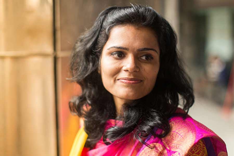 saree wearing trend goes viral