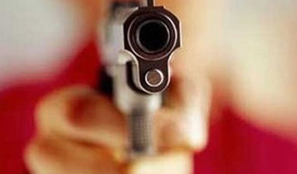 firing on wife lover in delhi