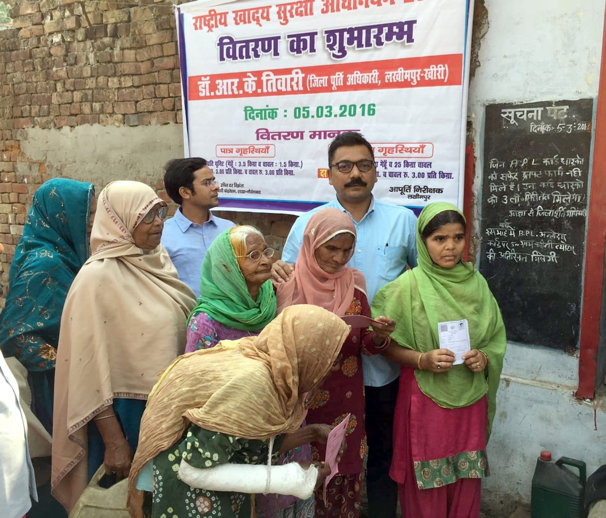 Launching the distribution of food rations under protection