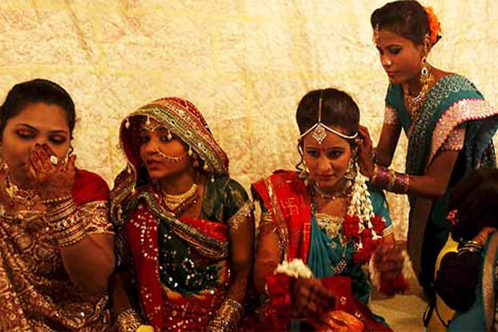 60 Hindu couples tie the knot in mass wedding in Karachi