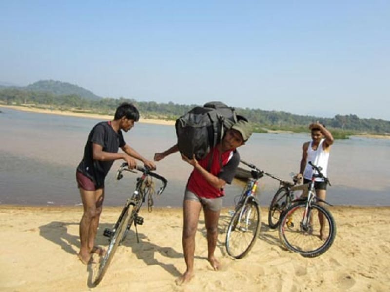 three kidnapped student recovered from naxals