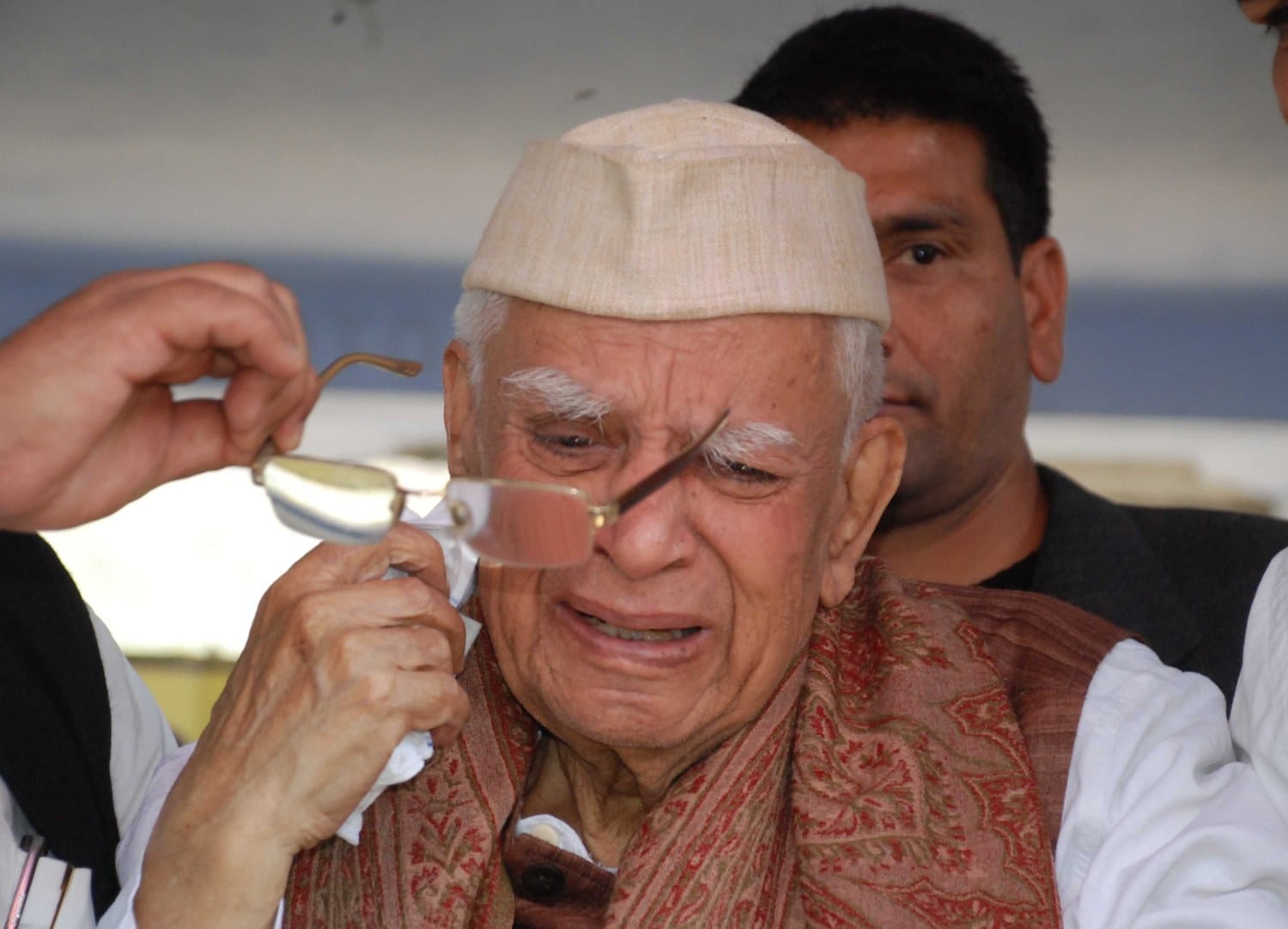 nd tiwari start crying after seeing hmt factory