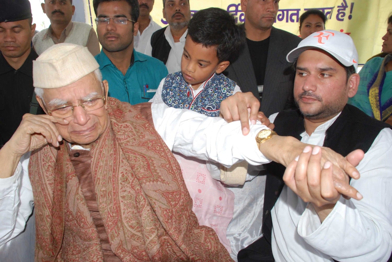 nd tiwari start crying after seeing hmt factory