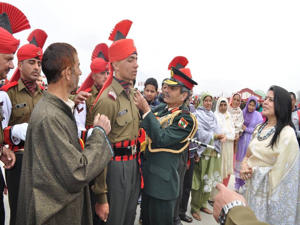 srinager passing out parede