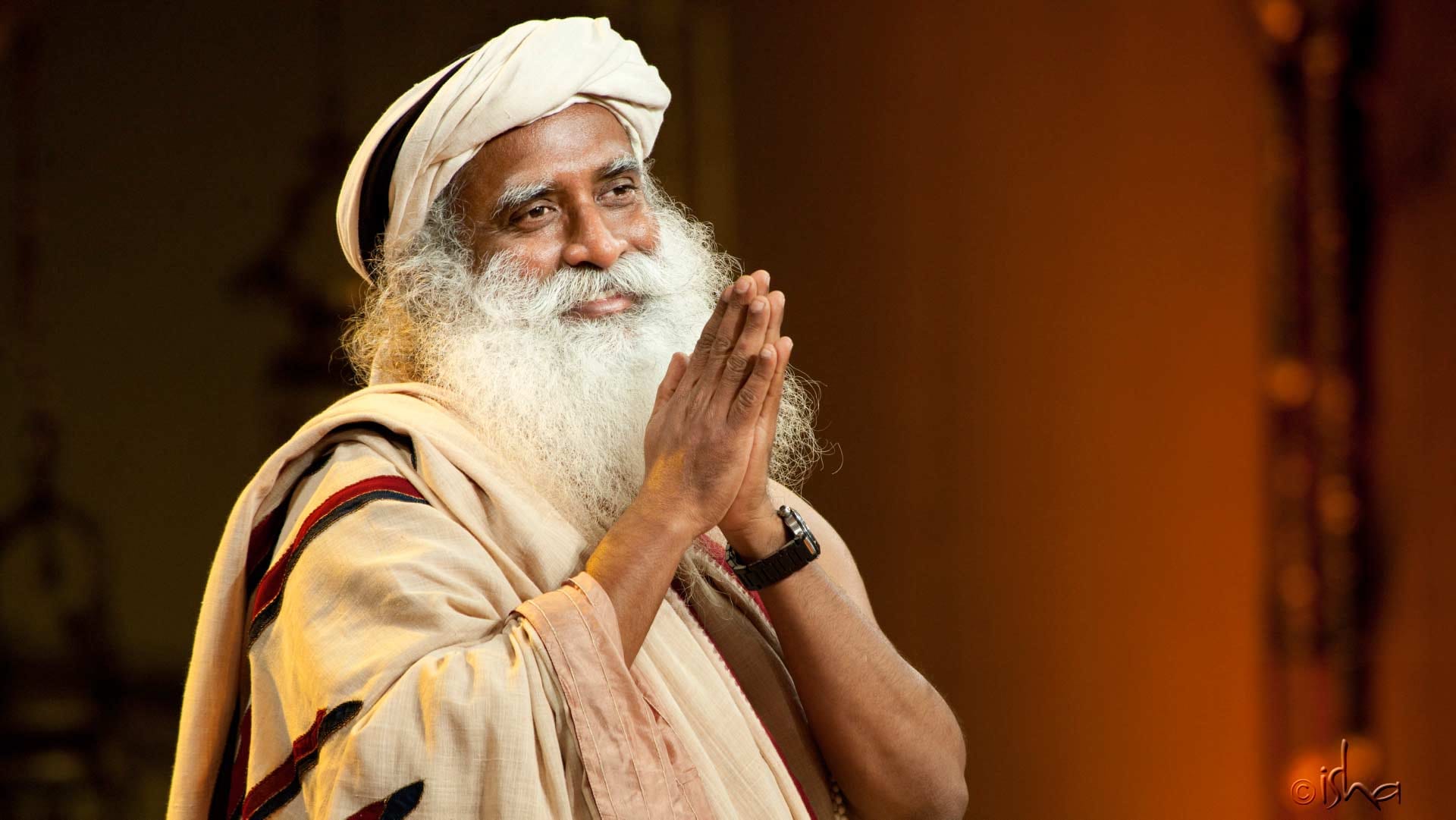 Kangana Ranaut Comes In Support Of Sadhguru Who Gets Trolled For Talking About Krishna And Yashoda