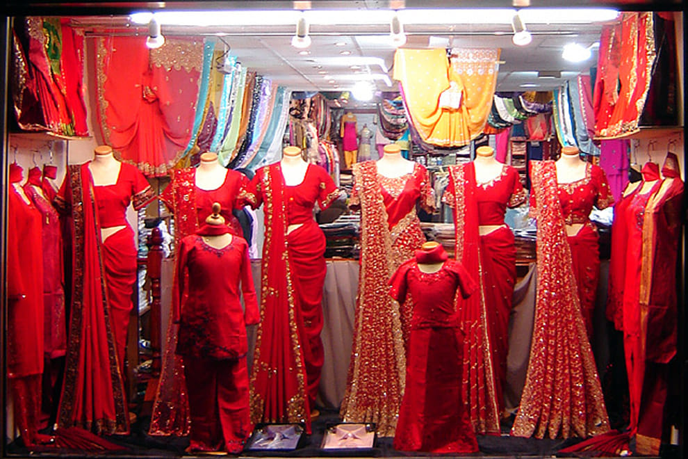 bar dancer will wear sari in nepal