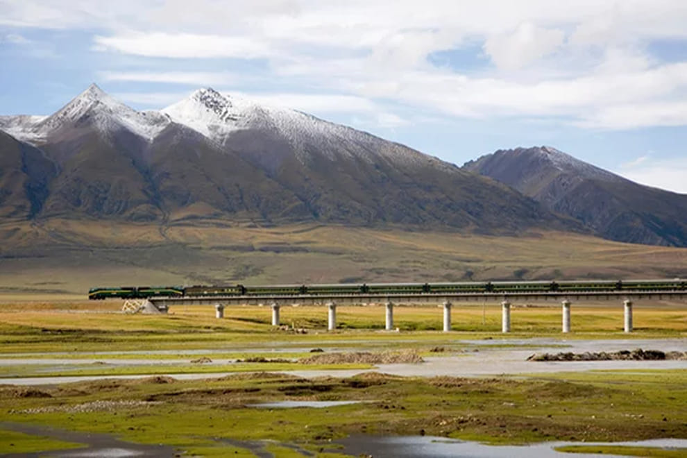 China to build second railway link to Tibet