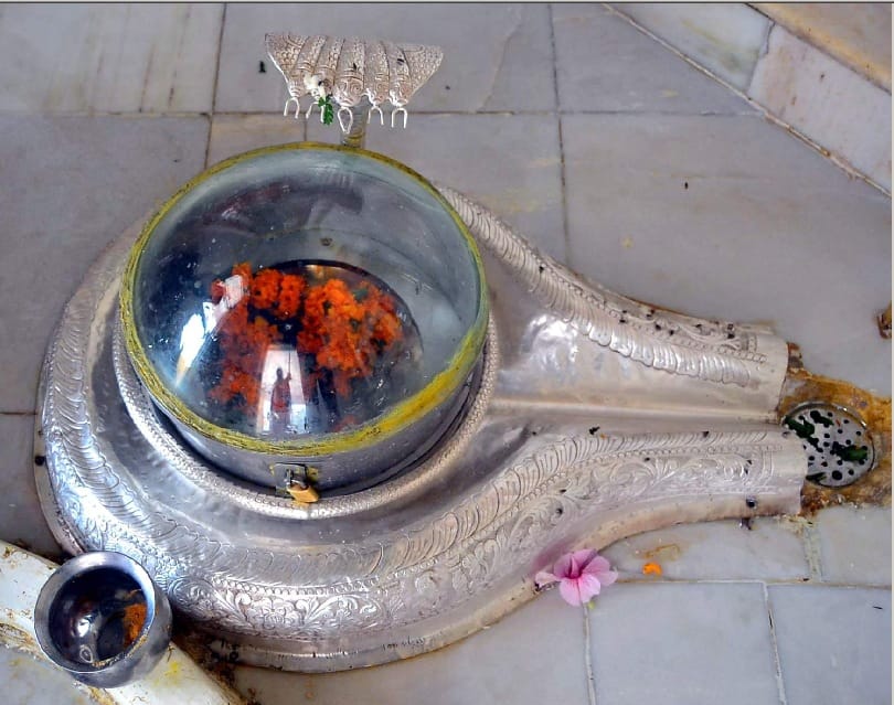 in manikaran ladies starat worship of dev