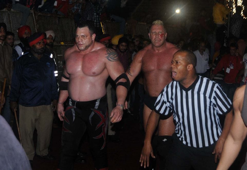 wwe wrestling: great khali won street figh with wrestler brody steele