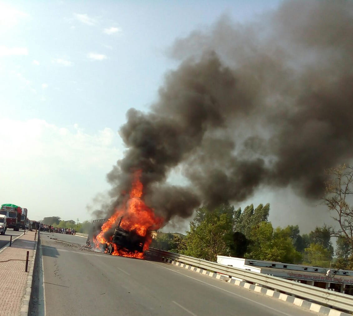 truck burnt on highway