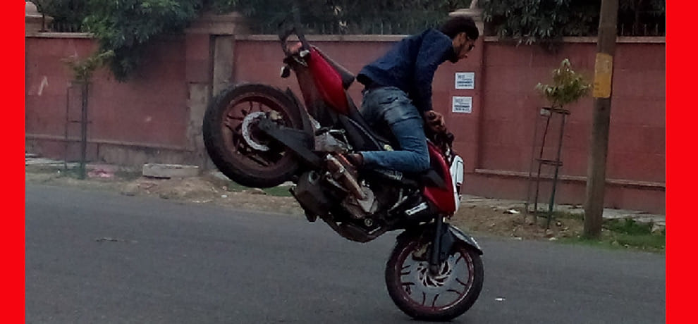 girl students facing obscene comments by bikers in noida