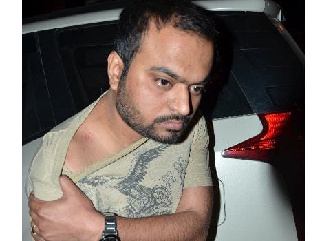 aims doctor hostage in minister house and beated