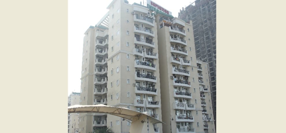 man committs suicide jumping from seventh floor